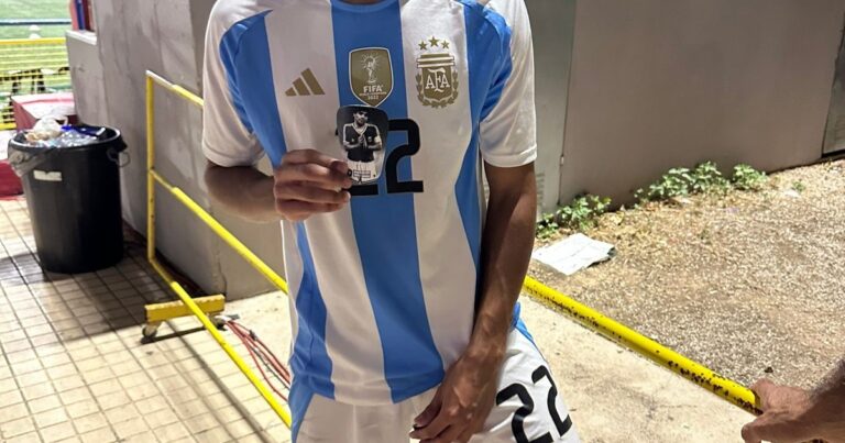 Güner, el delantero alemán convocado por Placente, habló tras la consagración en L’Alcudia: «Tengo que aprender español» y sus lazos con Argentina