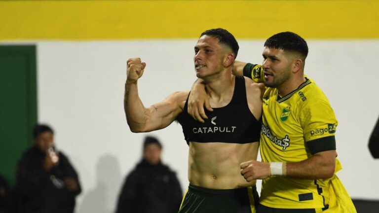 Triunfo agónico y con polémica de Defensa y Justicia a Deportivo Riestra por el Torneo Clausura 2025