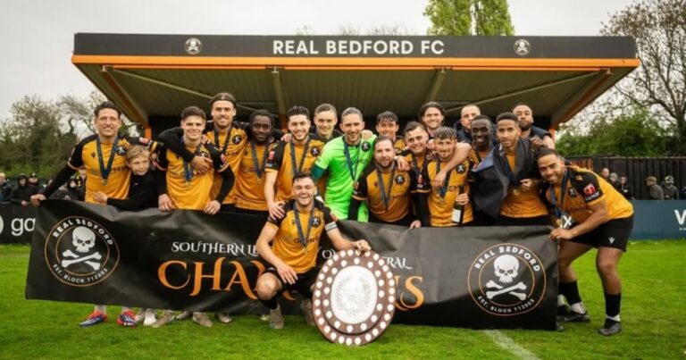 La historia del Real Bedford: el equipo financiado con Bitcoin que logró tres ascensos consecutivos y sueña con jugar en la Premier League