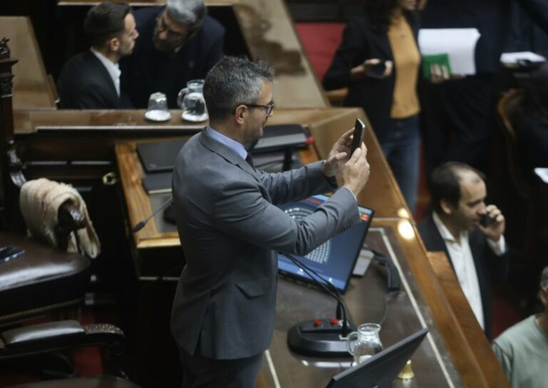 El gobierno no pudo frenar el quórum en Diputados, pero logró que no se trate el veto a Bahía Blanca