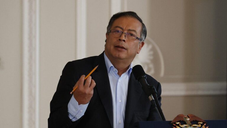 Colombia: Gustavo Petro anunció la detención de un referente disidente de la FARC acusado de dos atentados