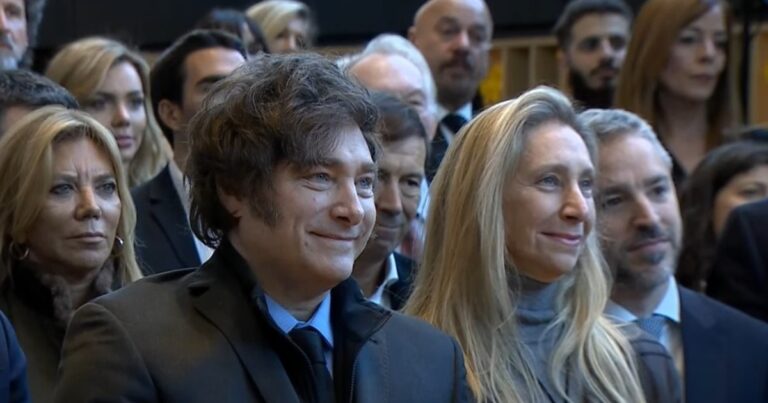 Javier Milei se mostró con Karina en un acto privado: evitó hablar de los audios de las presuntas coimas y volvió a pegarle al Congreso