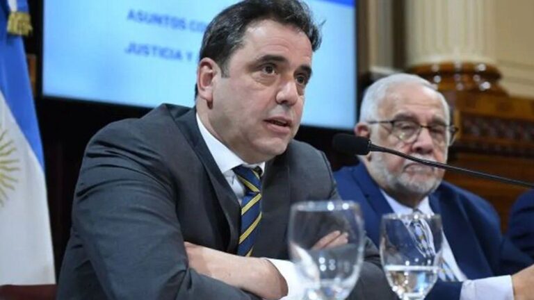 Tras asumir como ministro de Interior, Lisandro Catalán espera una victoria de La Libertad Avanza en octubre