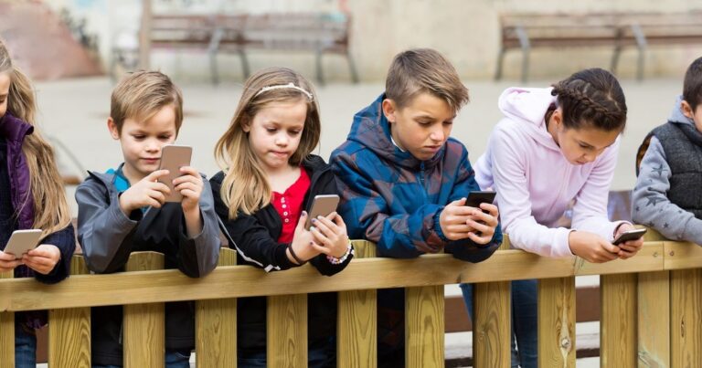 Nomofobia: el miedo irracional de los adolescentes a no tener el celular cerca