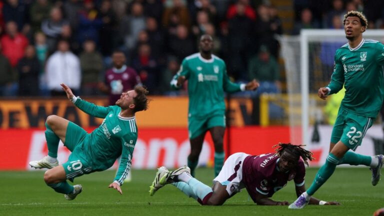 Tremendo planchazo a Alexis Mac Allister: salió en el entretiempo en el triunfo de Liverpool