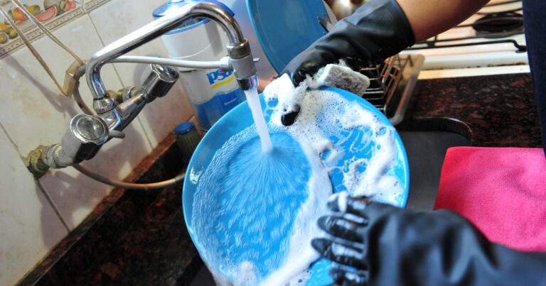 Reforma laboral para empleadas domésticas: qué cambia en contratos, pagos e indemnización