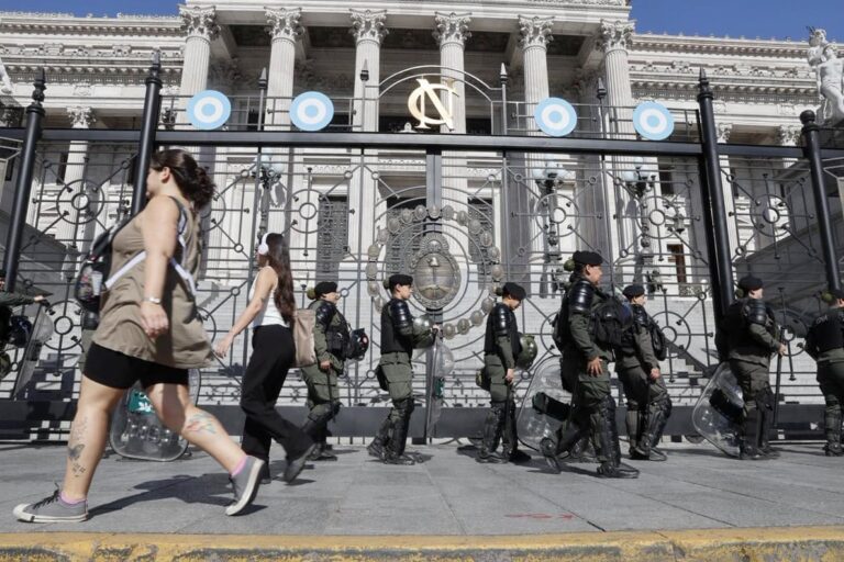 Reforma laboral: el Gobierno busca hoy la media sanción en el Senado tras aceptar cambios claves