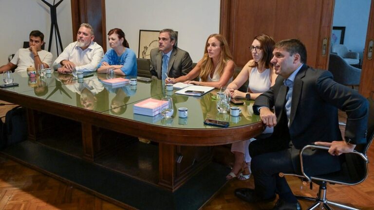 Fuerza Patria se reunió con Diego Bossio, un peronista que garantizó leyes claves a Macri