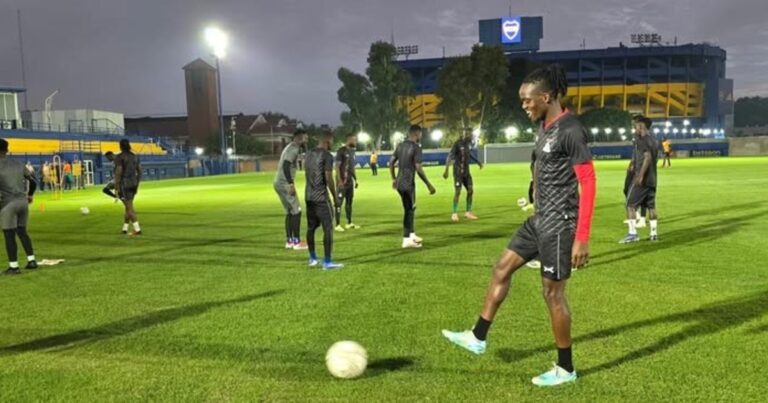 Jugadores de Zambia entrenando previo al partido contra Argentina en La Bombonera.